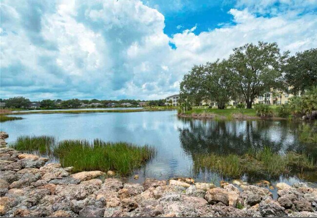 19345 Water Oak Drive, Unit 104 in Port Charlotte, FL - Foto de edificio - Building Photo