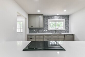 2014 15th Ave N in Texas City, TX - Building Photo - Building Photo