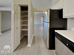 5746 Prestonwood Dr in Indianapolis, IN - Foto de edificio - Building Photo