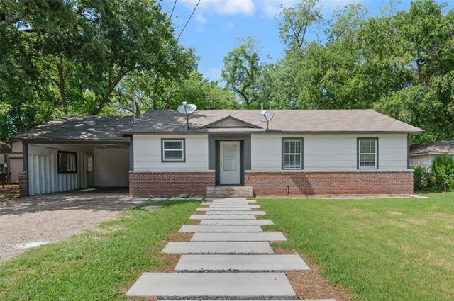 106 E Grove St in Pilot Point, TX - Building Photo - Building Photo