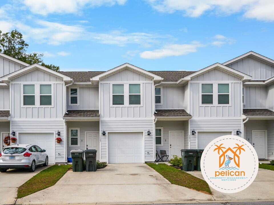 1567 Iroquois Ct in Pensacola, FL - Building Photo