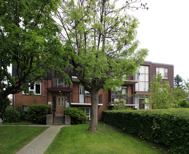 60 Meadowbrook Rd in Toronto, ON - Building Photo - Primary Photo