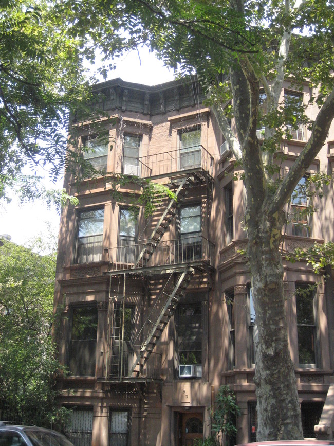 93 Saint Johns Pl in Brooklyn, NY - Foto de edificio - Building Photo