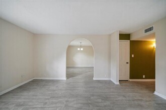 14030 Cashel Forest Dr-Unit -4 in Houston, TX - Building Photo - Building Photo