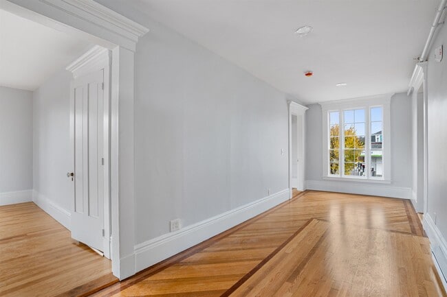 109 Pleasant St in Claremont, NH - Building Photo - Building Photo