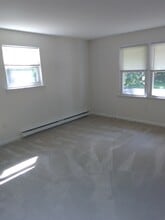 325 Olive Ave, Unit First in Horsham, PA - Building Photo - Building Photo