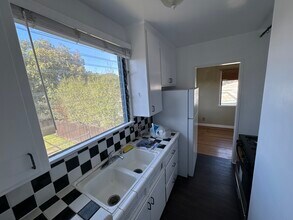 1218 Bay St, Unit D in Santa Monica, CA - Building Photo - Building Photo