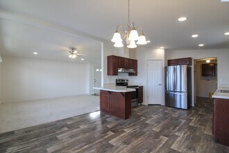 1214 N Morain Loop in Kennewick, WA - Building Photo - Building Photo