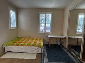 2695 W Madison Cir in Anaheim, CA - Foto de edificio - Building Photo