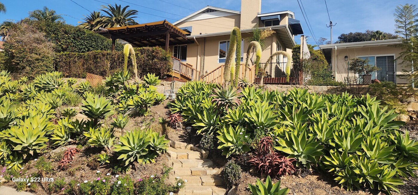 2006 Grand Ave in Santa Barbara, CA - Building Photo