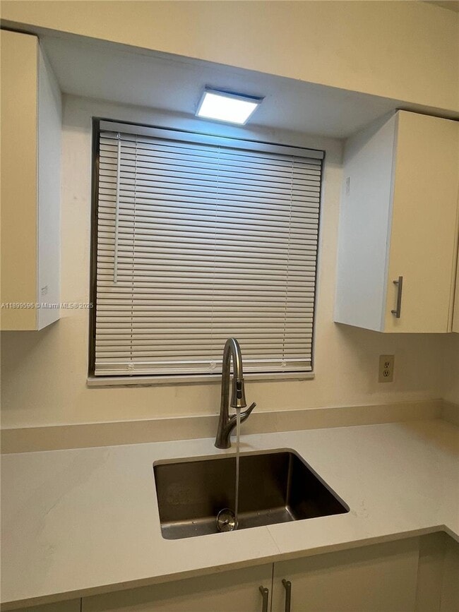 2319 Jackson St in Hollywood, FL - Building Photo - Building Photo