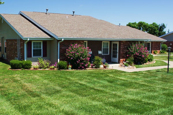 Saddlewood Apartments in Sedalia, MO - Foto de edificio