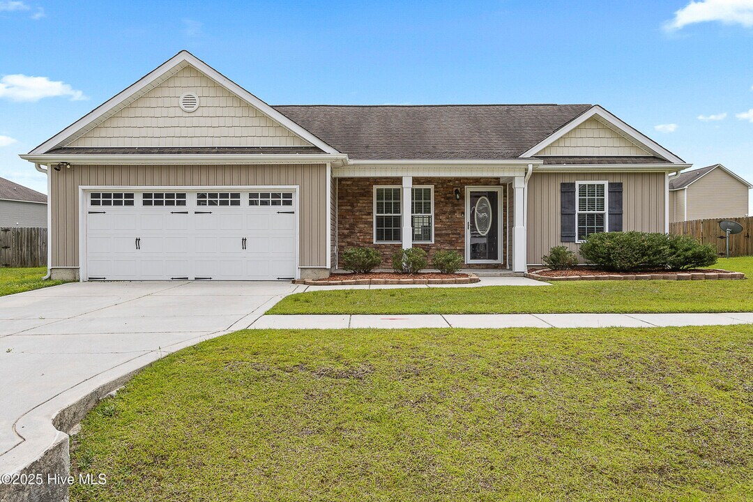 212 Riverstone Ct in Jacksonville, NC - Building Photo