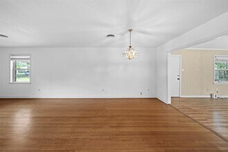9302 Walterville Rd in Houston, TX - Foto de edificio - Building Photo