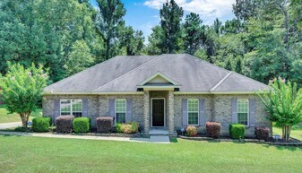 168 Woodhaven Ln in Wetumpka, AL - Building Photo