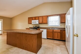 242 Clarion Rd in Lawrenceville, GA - Building Photo - Building Photo