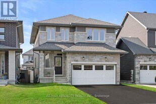 332 Haliburton Hts in Ottawa, ON - Building Photo