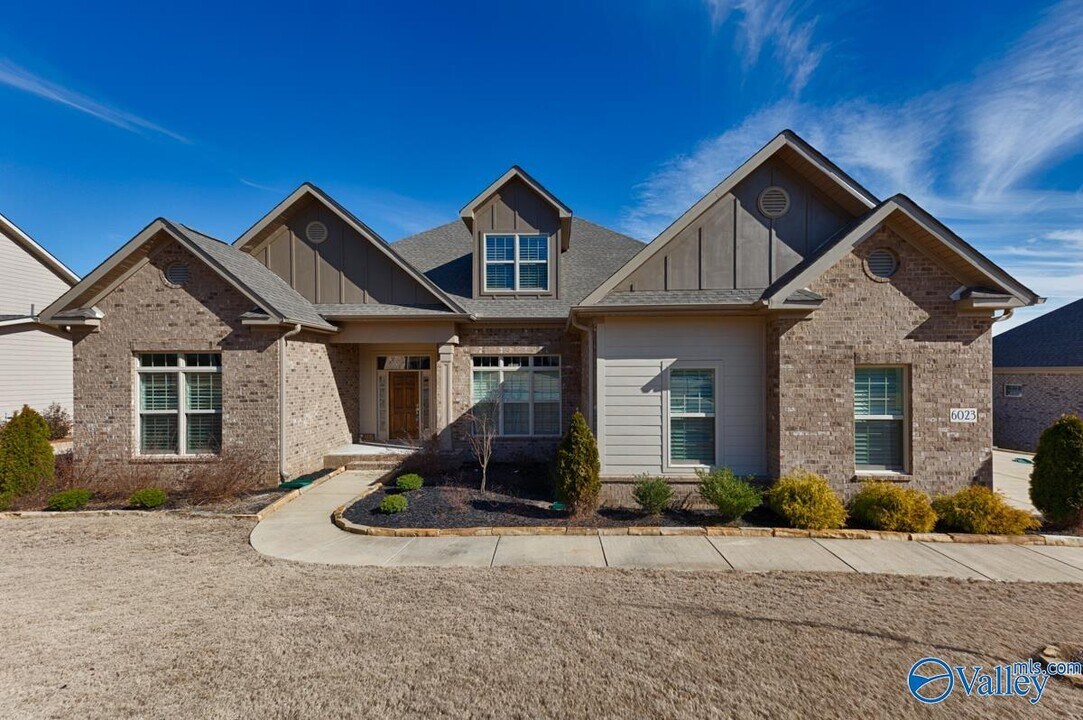 6023 Peach Pond Way SE in Owens Cross Roads, AL - Building Photo