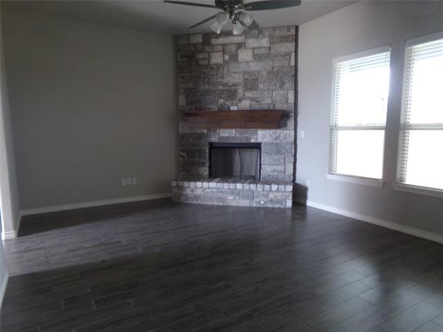 811 Acadia Ct in Tolar, TX - Building Photo