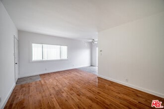 12726 Caswell Ave-Unit -9 in Los Angeles, CA - Building Photo - Building Photo