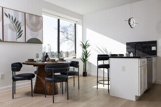 Oasis in Bridgeport, CT - Foto de edificio - Building Photo