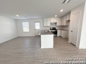 8611 Astral Pl in San Antonio, TX - Building Photo - Building Photo