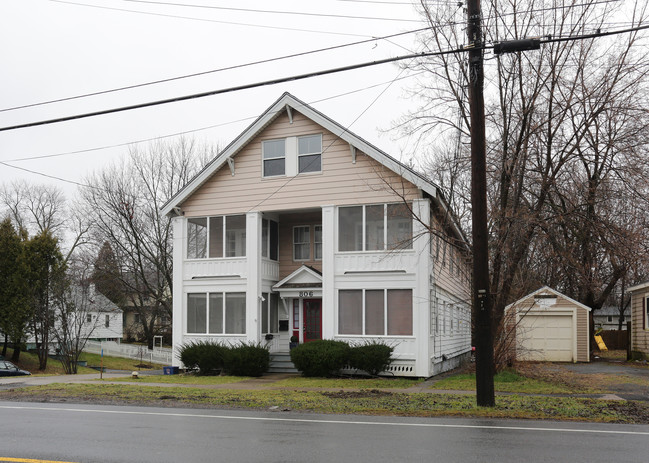 806 Tulip St in Liverpool, NY - Building Photo - Building Photo