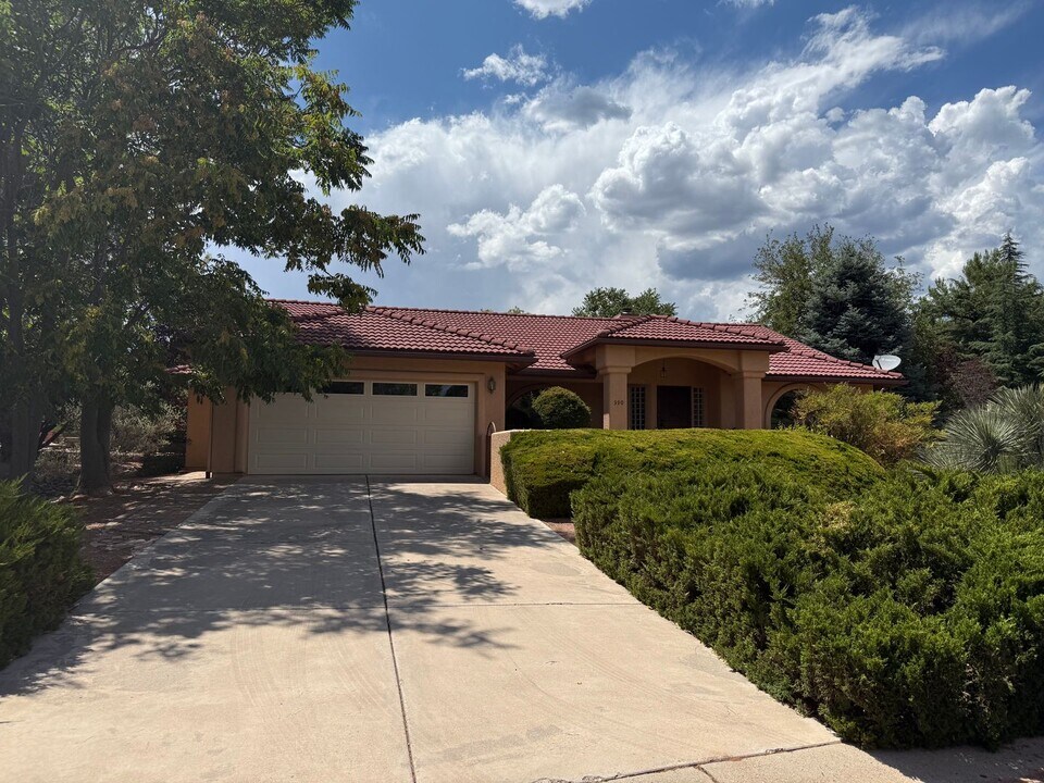 390 Orchard Ln in Sedona, AZ - Building Photo