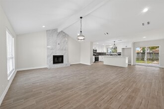 16115 Little Cypress Ln in Cypress, TX - Foto de edificio - Building Photo