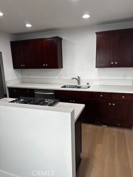 2962 Peppertree Ln, Unit D in Costa Mesa, CA - Building Photo - Building Photo