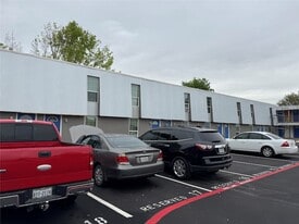 357 NW Newton Dr in Burleson, TX - Building Photo