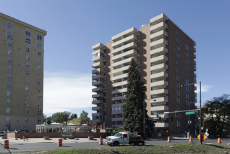 Liongate Apartments in Denver, CO - Building Photo - Building Photo