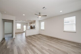 8004 Linnie Ln in Austin, TX - Building Photo - Building Photo