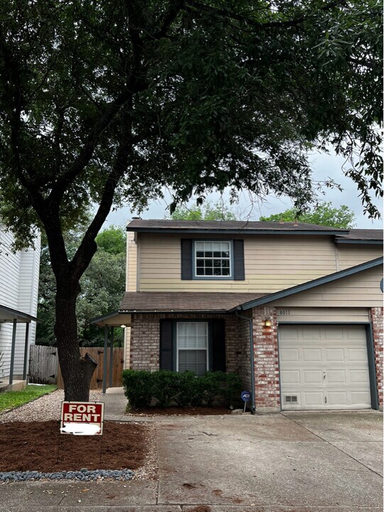 8011 Rustic Park in San Antonio, TX - Building Photo
