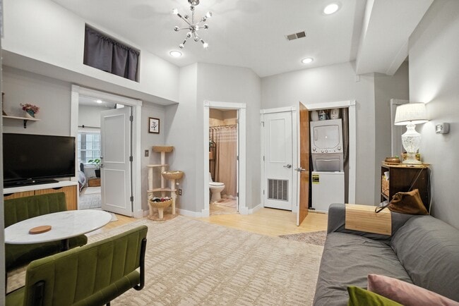 3510 16th St NW, Unit 204 in Washington, DC - Foto de edificio - Building Photo