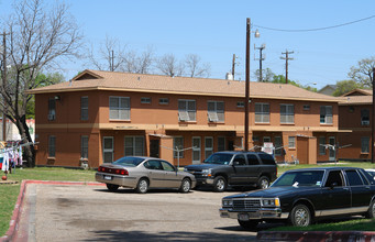 Rosewood Courts Apartments in Austin, TX - Building Photo - Building Photo