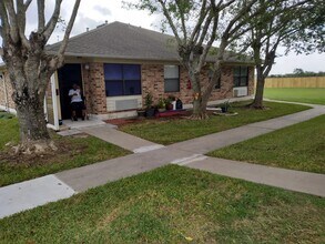 1207 Miracle Dr in Edna, TX - Building Photo - Building Photo
