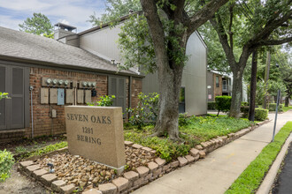 Seven Oaks in Houston, TX - Foto de edificio - Building Photo