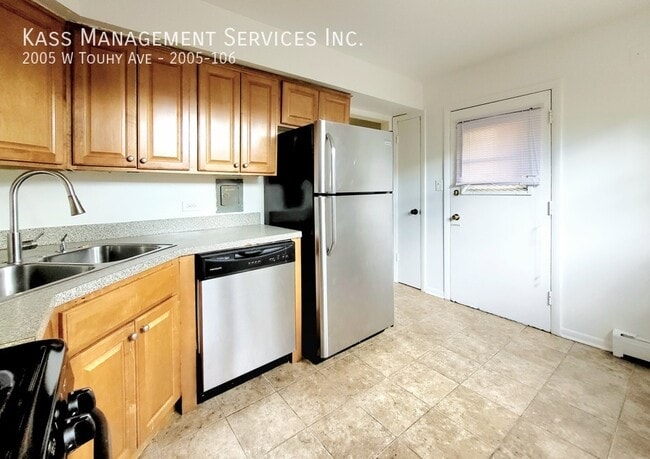 2005 W Touhy Ave in Chicago, IL - Building Photo - Building Photo
