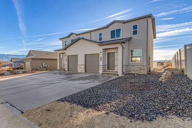 2863 Naples Dr in Grand Junction, CO - Building Photo - Building Photo