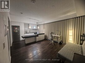 101 Charles St E in Toronto, ON - Building Photo