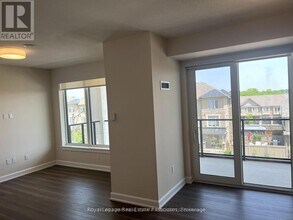 3200 William Colston Ave in Oakville, ON - Building Photo - Building Photo