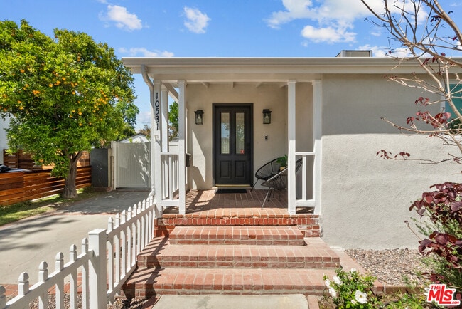 10531 Woodbridge St in Los Angeles, CA - Building Photo - Building Photo