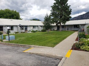 401 S 5th St E in Chewelah, WA - Building Photo - Building Photo