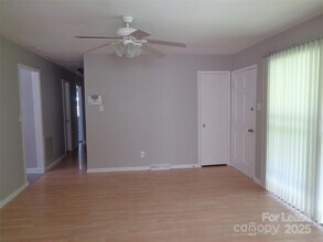 4800 Crestmont Dr in Charlotte, NC - Building Photo - Building Photo