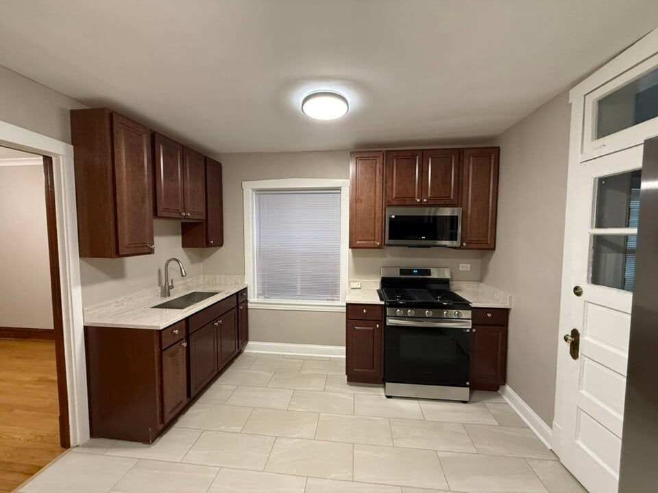 5545 N Luna Ave, Unit 1 in Chicago, IL - Foto de edificio