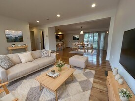 22 Broadlawn Park, Unit #22 in Chestnut Hill, MA - Building Photo