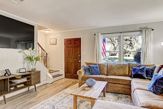 407 Sandhill Rd-Unit -ID1043480P in Savannah, GA - Foto de edificio - Building Photo