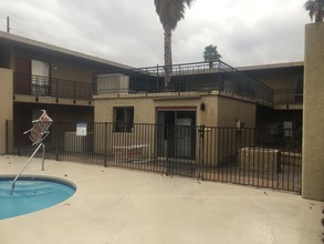 Sandia Apartments in Tucson, AZ - Building Photo - Building Photo