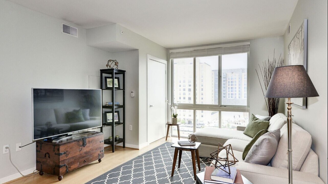 1000 New Jersey Ave SE, Unit 819 in Washington, DC - Building Photo